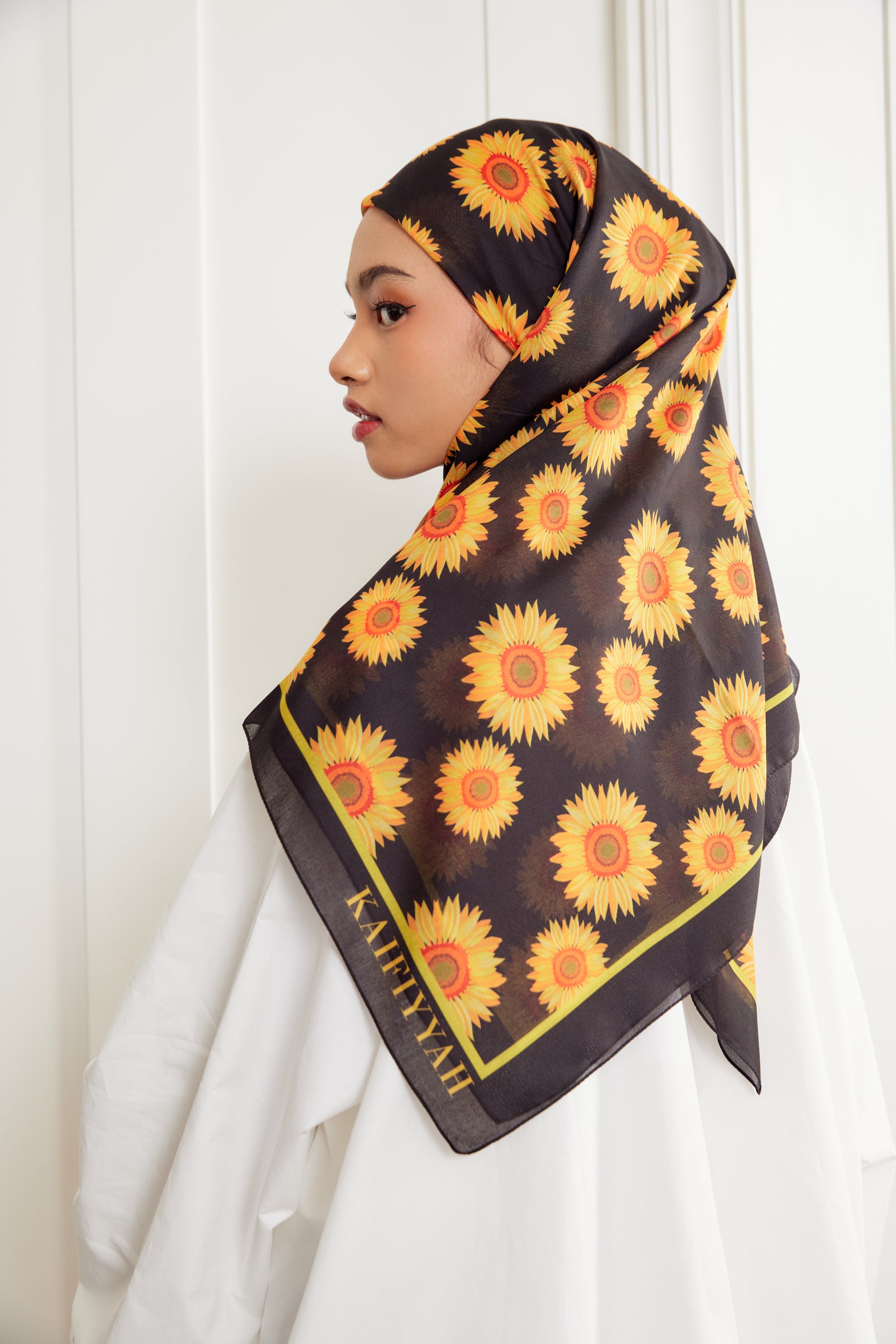 Scarf Printed 48" Betty Sunflower Black